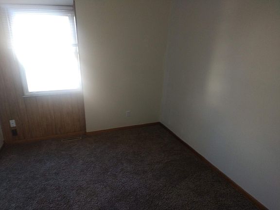 3rd image of 665 S Harris Ave