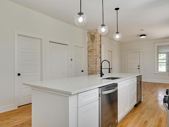 5th image of 2324 S Sacramento Ave #3R
