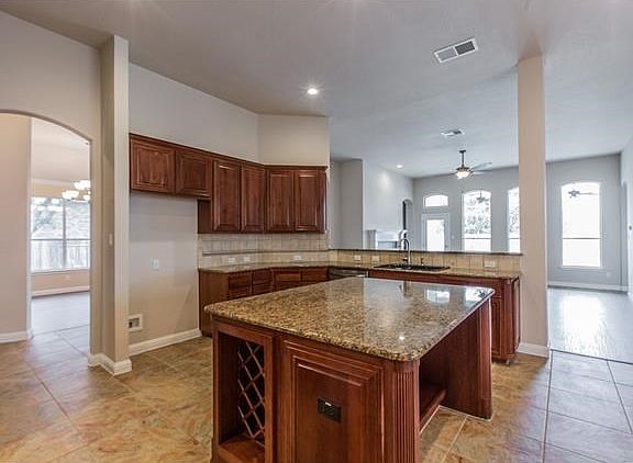 5th image of 3309 Goldenoak Cir