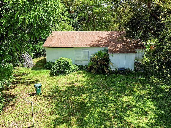 4th image of 739 NE 118th St
