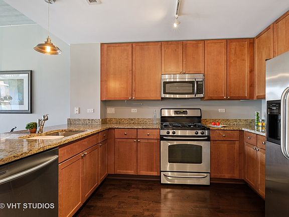 5th image of 845 N Kingsbury St #Gu28