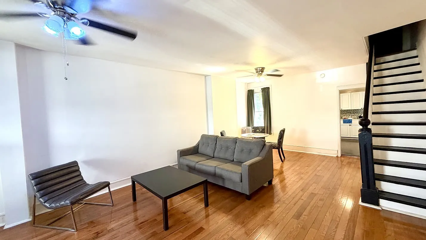 3 bed, 1300 sqft, $2,400 — Photo 4