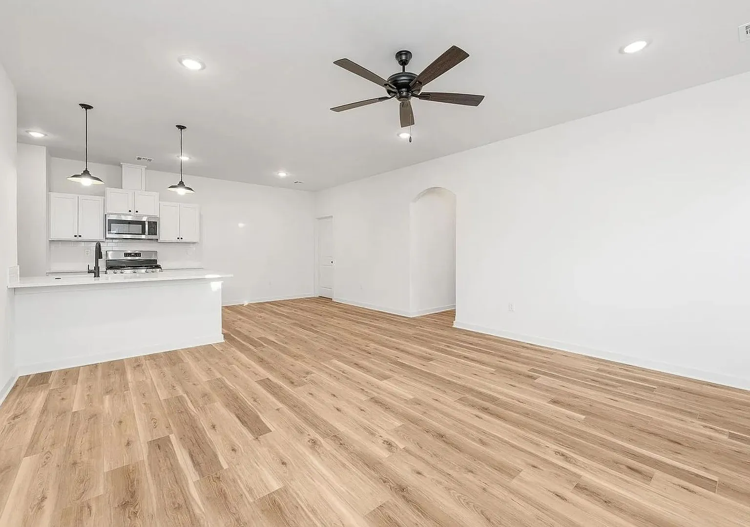 Gorgeous 3 Bedroom in Goddard, KS! — Photo 2