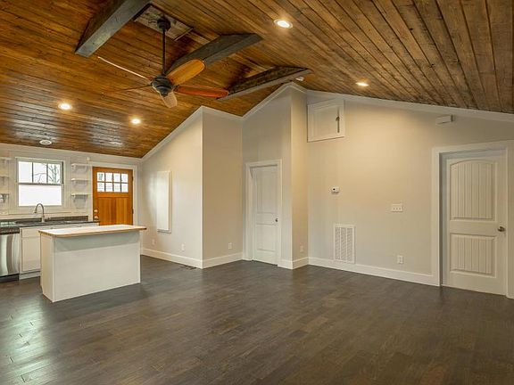 4th image of 906 S Greenwood Ave