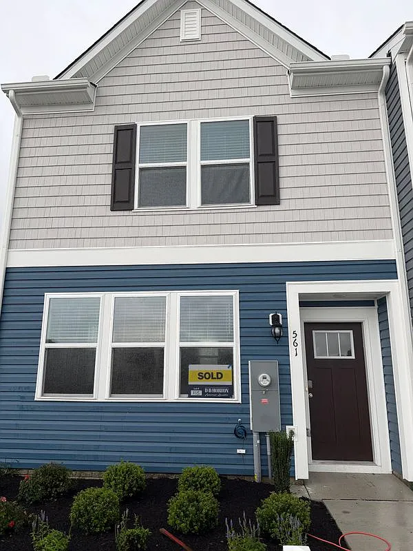 3 bed, 2.5 bath, 1365 sqft, $2,000 — Photo 1