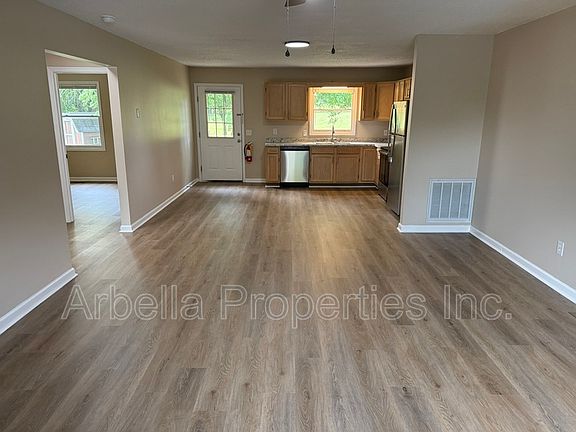 5th image of 117 Rowe Ln APT 4