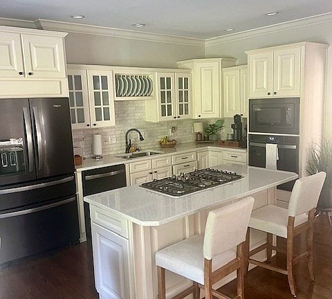 3rd image of 216 Fox Chase Cir