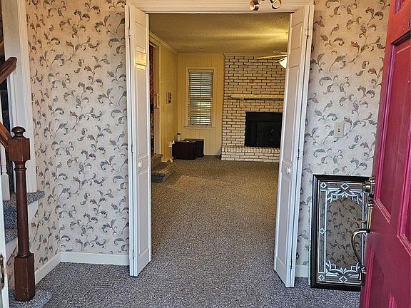 3rd image of 979 Suttle Rd