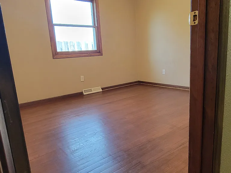 2348 E Walnut St — Photo 7