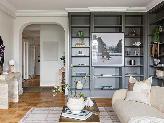 4th image of 32 Washington Sq W APT 11E
