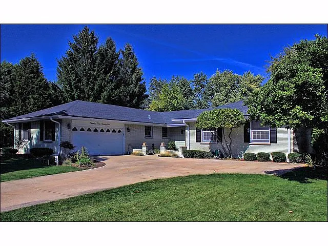 2321 Tanglewood Dr photo 1