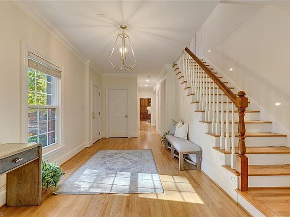 5th image of 3819 Meredith Dr