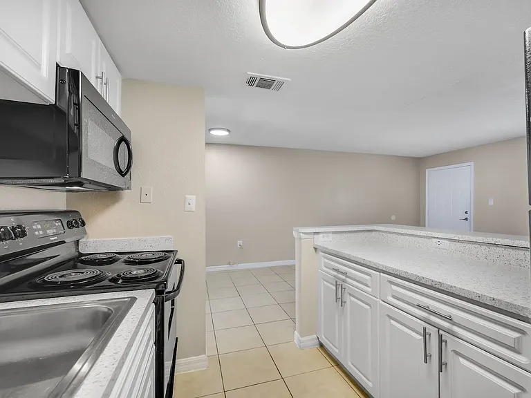 Serenity Lake Apartments — Photo 14