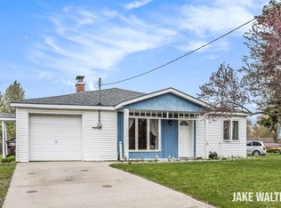 1463 Rosewood St, Jenison, MI 49428