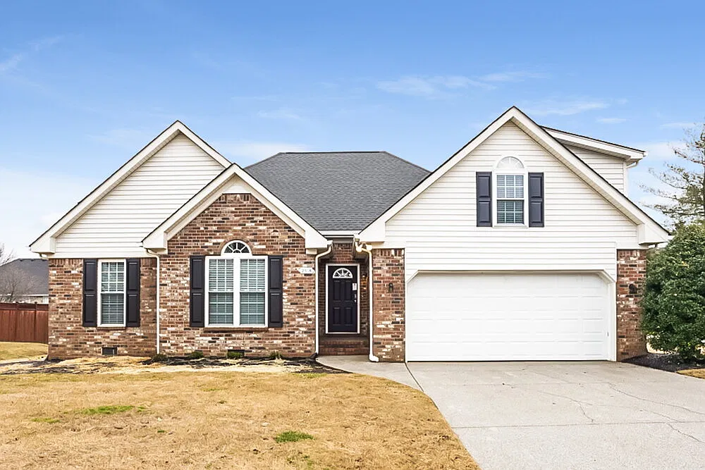3 bed, 2.0 bath, 2009 sqft, $2,390 — Photo 1