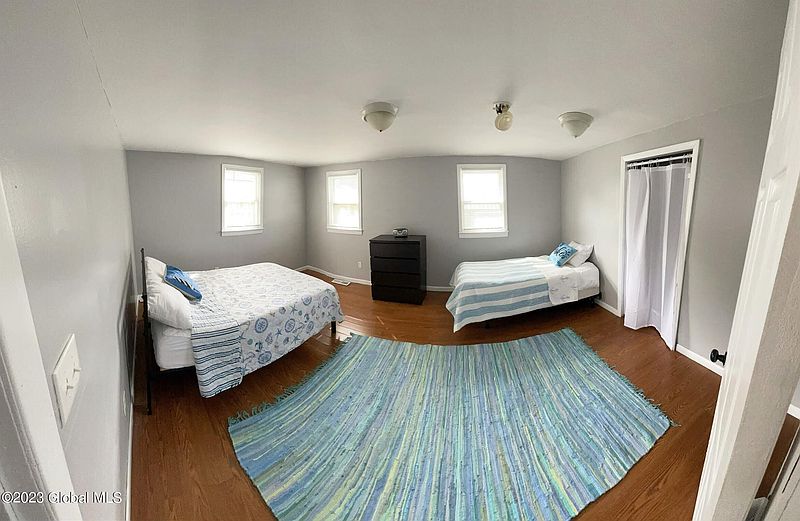 3rd image of 595 Maple Street