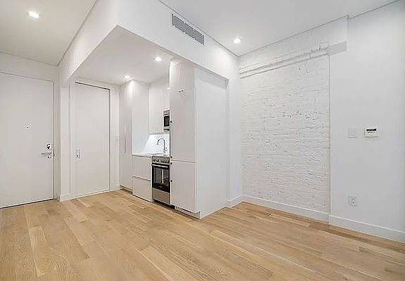 4th image of 26 Prince St APT 3