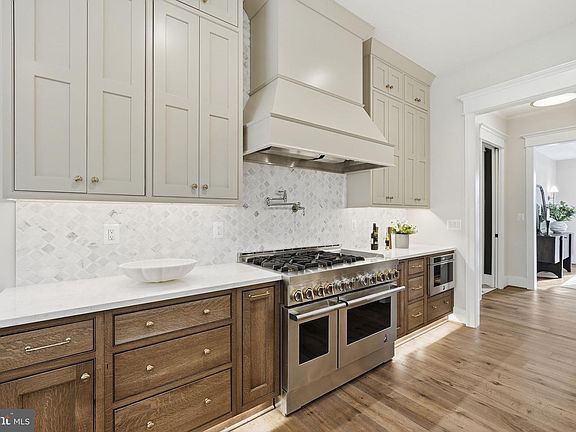 5th image of 508 Nelson Dr NE