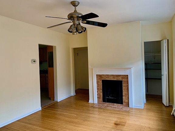 2nd image of 626 W Waveland Ave APT 4D