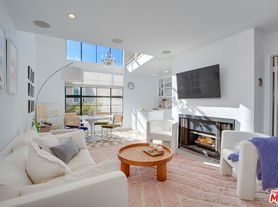 11645 Montana Ave, Los Angeles, CA