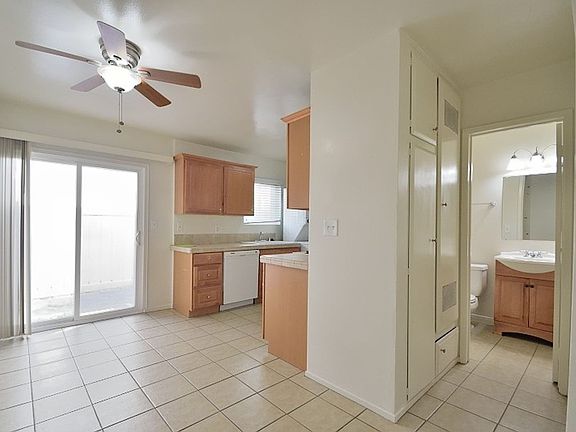 4th image of 2615 Gates Ave APT D
