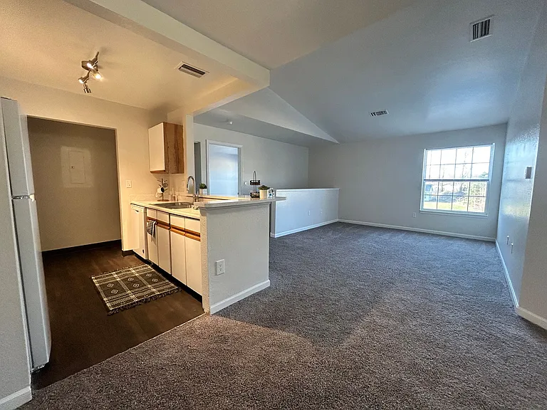 Fountain Park Apartments — Photo 24