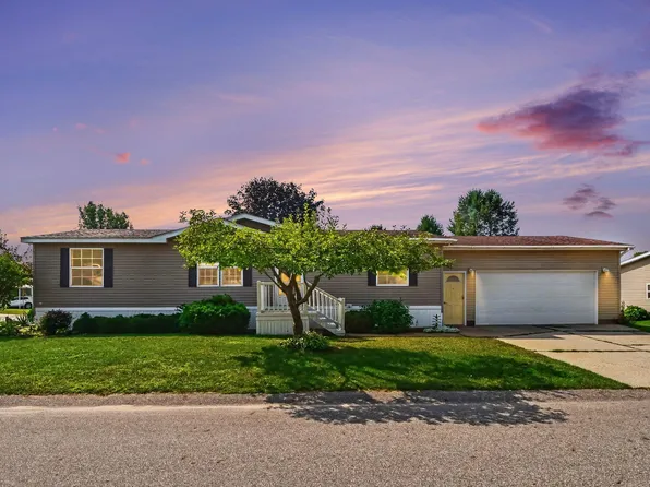 3524 Cloverfield Dr NE, Cedar Springs, MI 49319
