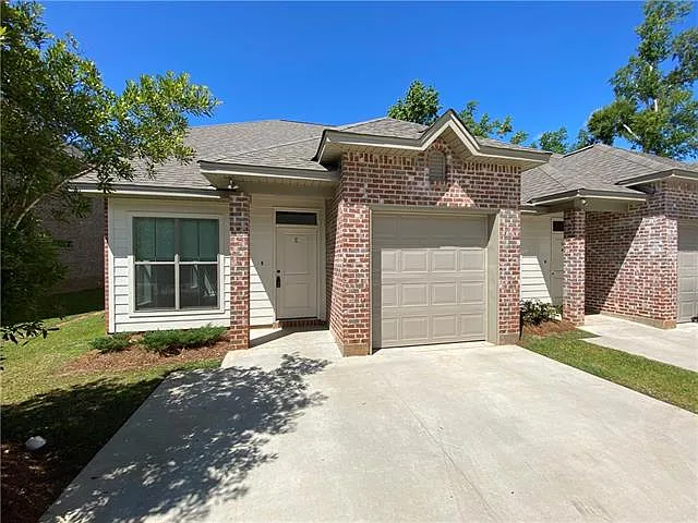 712 Heavens Dr #C — Photo 1