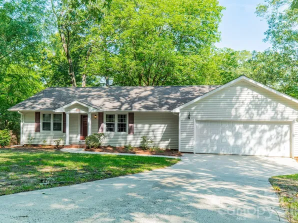 1077 E Shore Dr, Lancaster, SC 29720