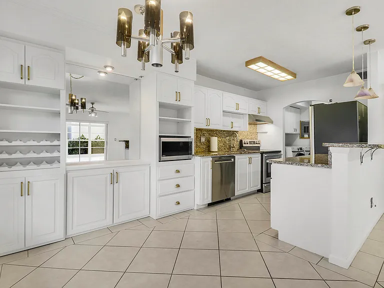 964 NW Spruce Ridge Dr #D1 — Photo 3