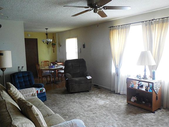 4th image of 135 Rebecca Ln