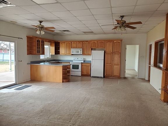 3rd image of 8521 Redwood Ln