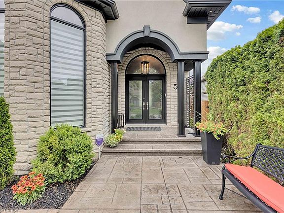 4th image of 57 Carmichael Cres