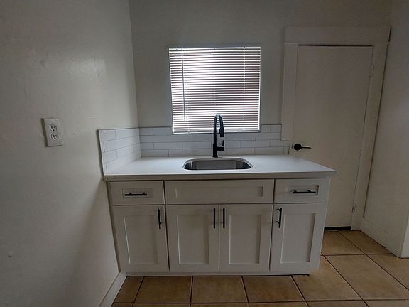 3rd image of 1335 Junipero Ave APT 1