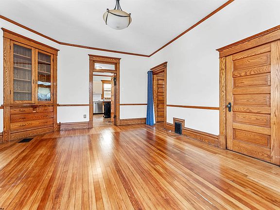 4th image of 236 Park St