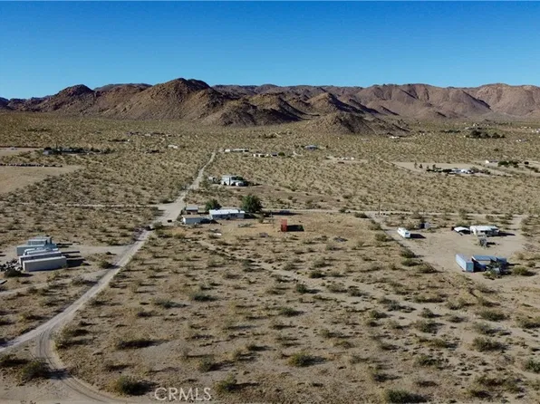 702 Bell Rd, Landers, CA 92285