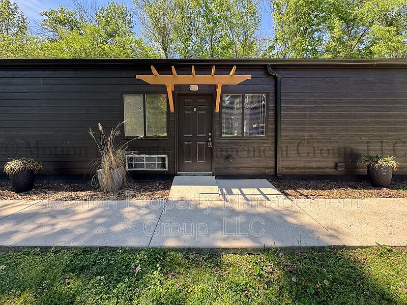 1st image of 6916 Northside Dr #B