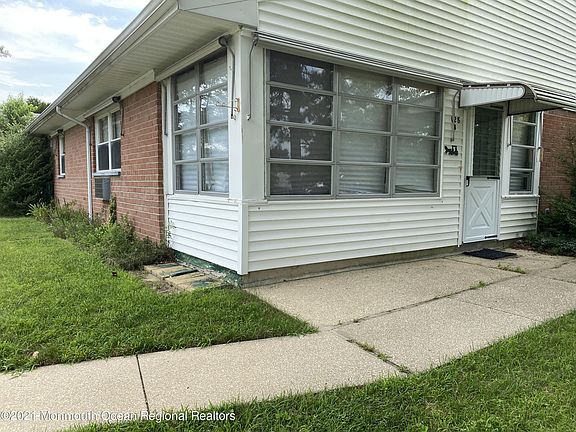 2nd image of 128 Rosewood Dr #B
