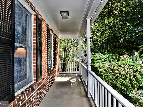 4th image of 894 Young Dairy Ct