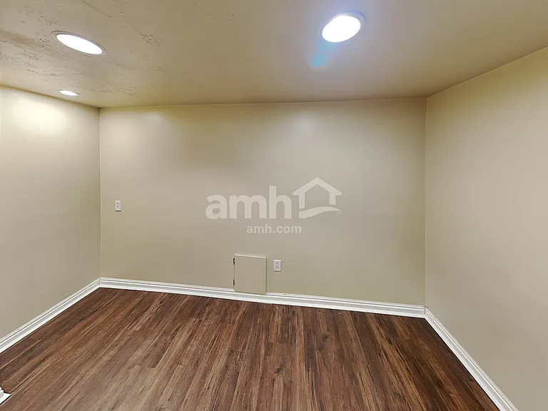 459 N 990 E — Photo 13