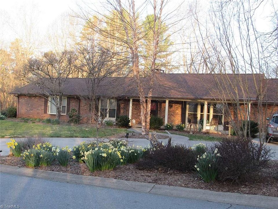 1st image of 408 Colonial Dr