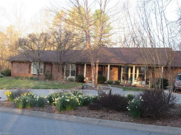 408 Colonial Dr, North Wilkesboro, NC 28659