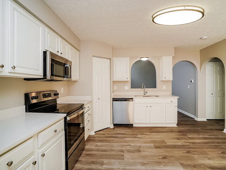 4880 Grimm Dr — Photo 8