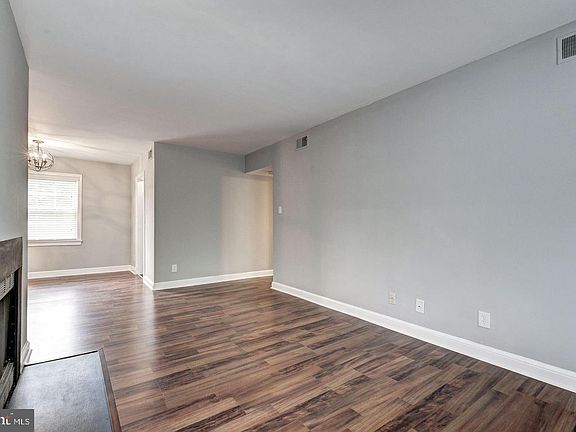 3rd image of 2405 Arlington Blvd APT 102