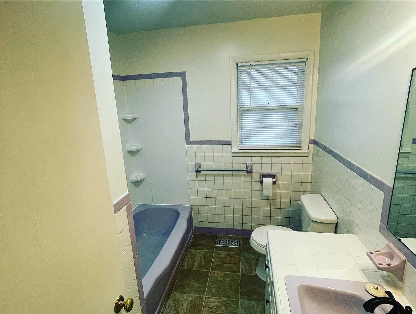 4 bed, 1215 sqft, $1,045 — Photo 2