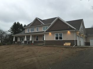698 Leyland Ct, Lake Orion, MI 48362