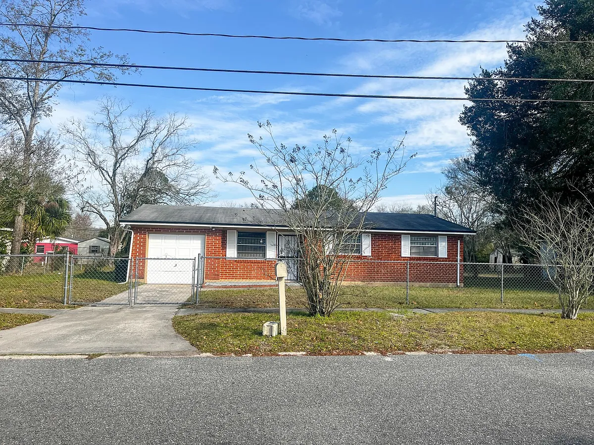 Building Photo - 9461 Sibbald Rd