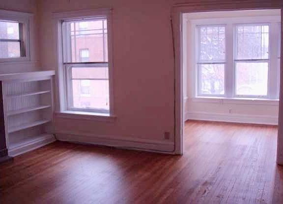 3rd image of 3047 W Leland Ave #2