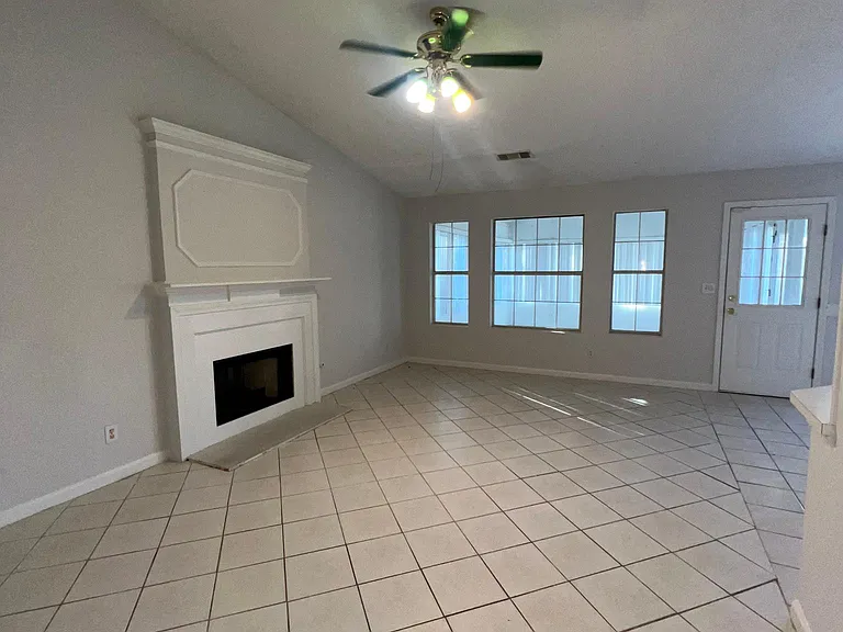 1105 Huntington Place Cir — Photo 4