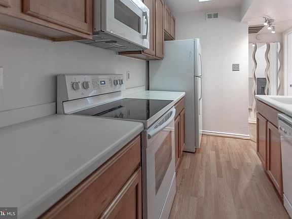 5th image of 3914 Penderview Dr APT 532